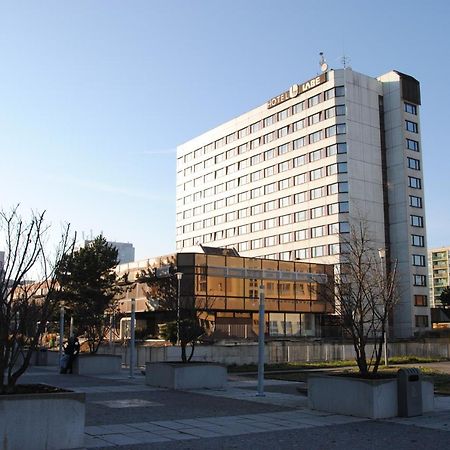 Hotel Labe Pardubice Kültér fotó