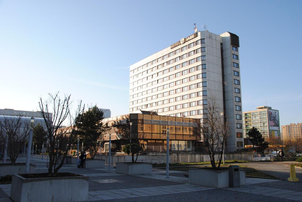 Hotel Labe Pardubice Kültér fotó