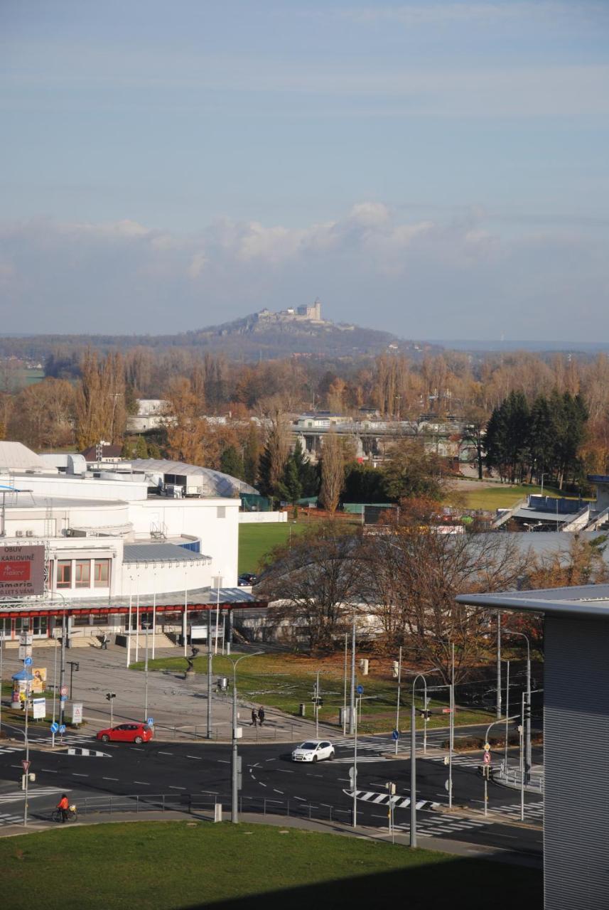 Hotel Labe Pardubice Kültér fotó